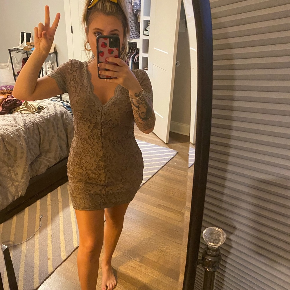 lace fitted cocktail dress